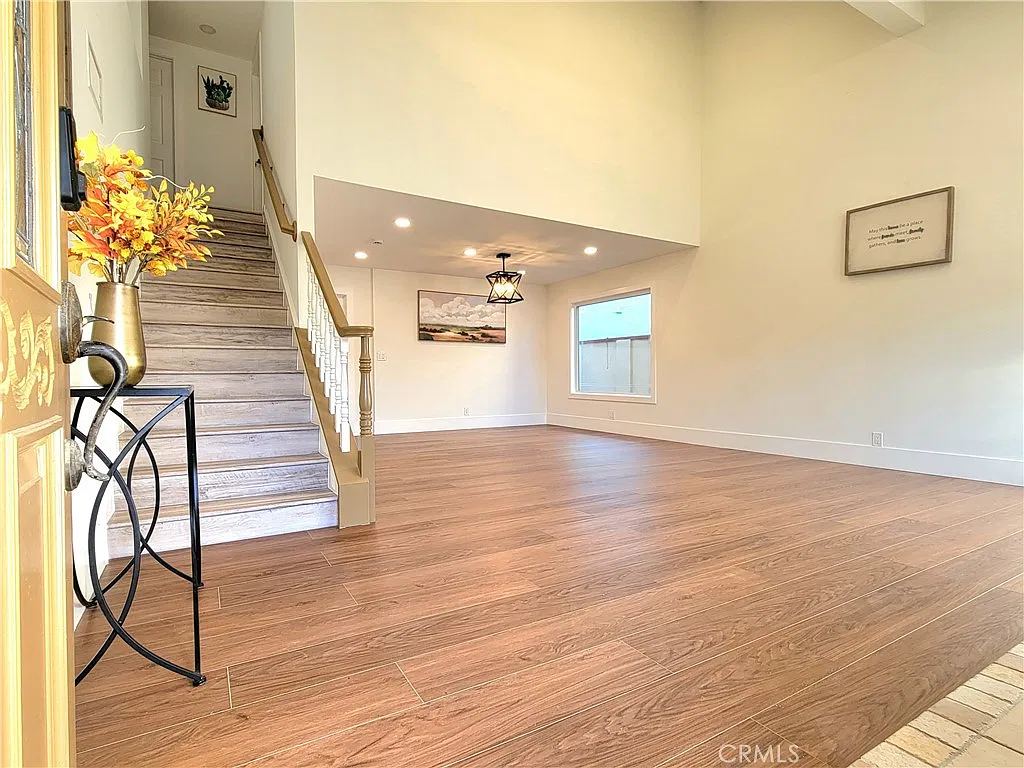 4 bed, 2512 sqft, $6,800 — Photo 3
