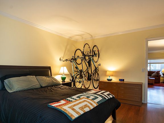 5th image of 4565 Cleveland Ave Unit 7