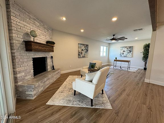 4th image of 3336 E EVERETT Drive