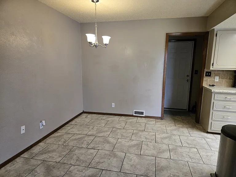 5625 Fountain Head Dr — Photo 8