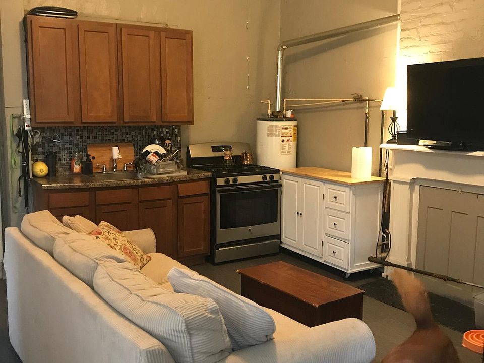 2nd image of 2726 Vine St #3