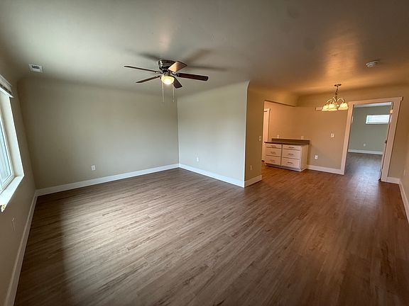 5th image of 611 S Olive St