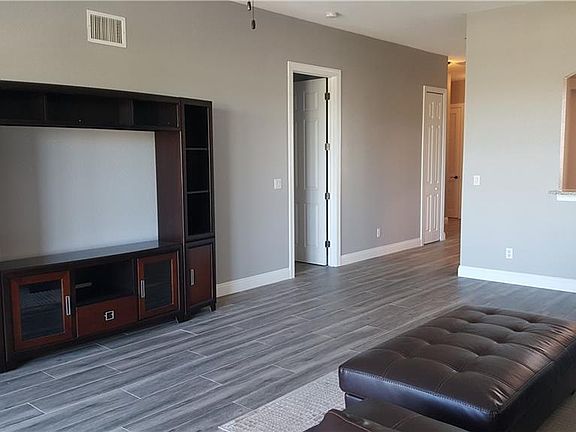 4th image of 103 SW 39th St APT 202