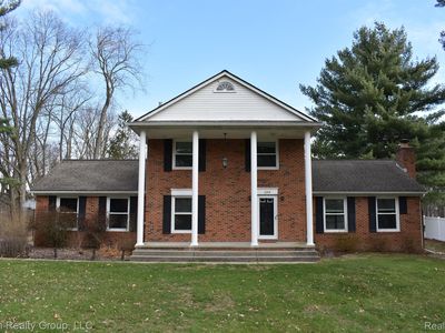 1245 Wanda St, Walled Lake, MI, 48390