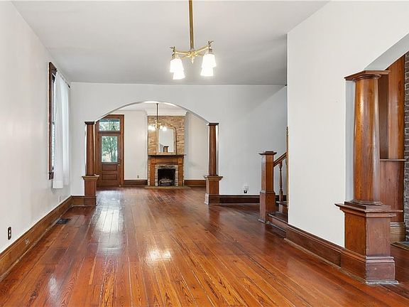 4th image of 3130 Desoto St