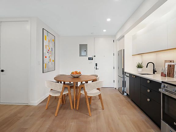 2nd image of 658 Madison St #2D