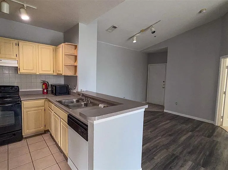 8812 Dunes Ct #305 — Photo 14