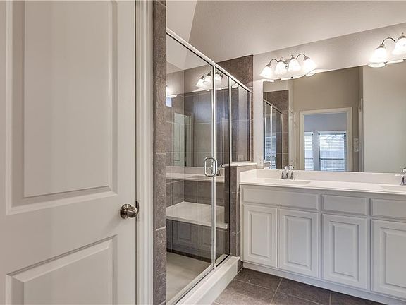 4th image of 430 Catherine Ln