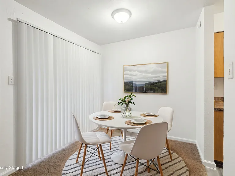 CrestWind Townhomes and Apartments — Photo 18