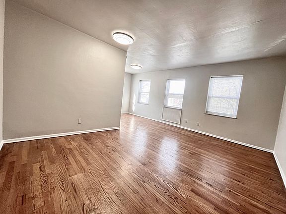 3rd image of 4250 Miami St APT 8
