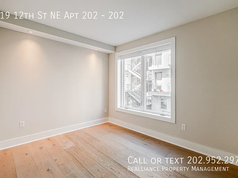 919 12th St NE #202 — Photo 6