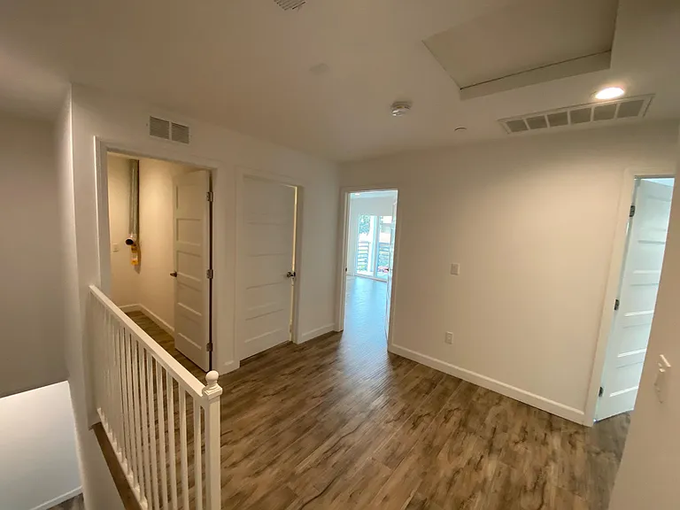 9110 Burnet Ave — Photo 11