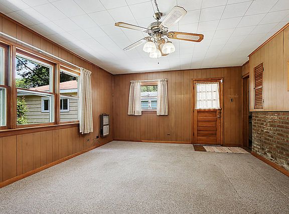 5th image of 312 Sauganash St