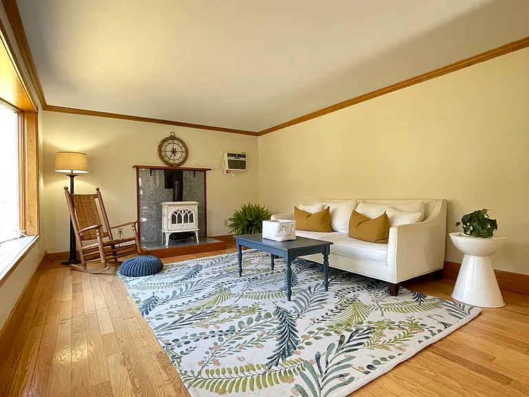 585 Walnut Hill Rd — Photo 2