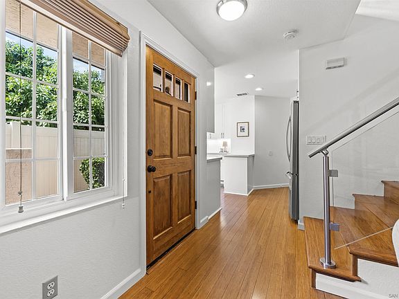 4th image of 558 E Ave