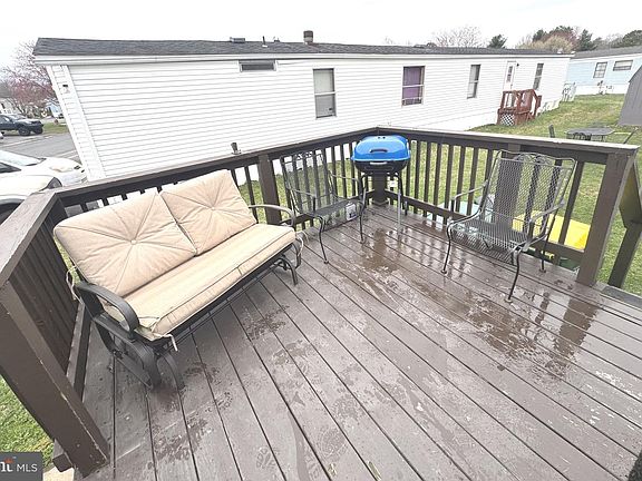 4th image of 306 Joan Dr
