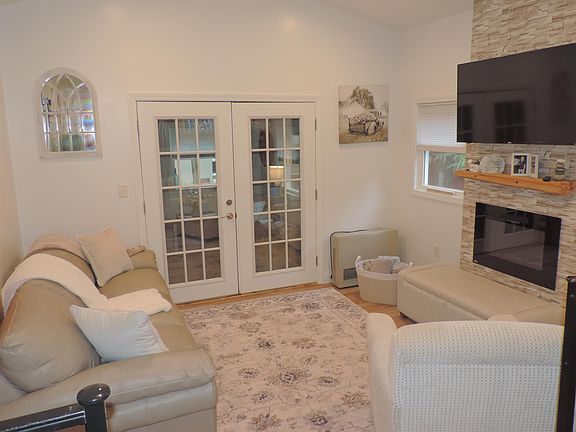 3rd image of 39 Plantation Way