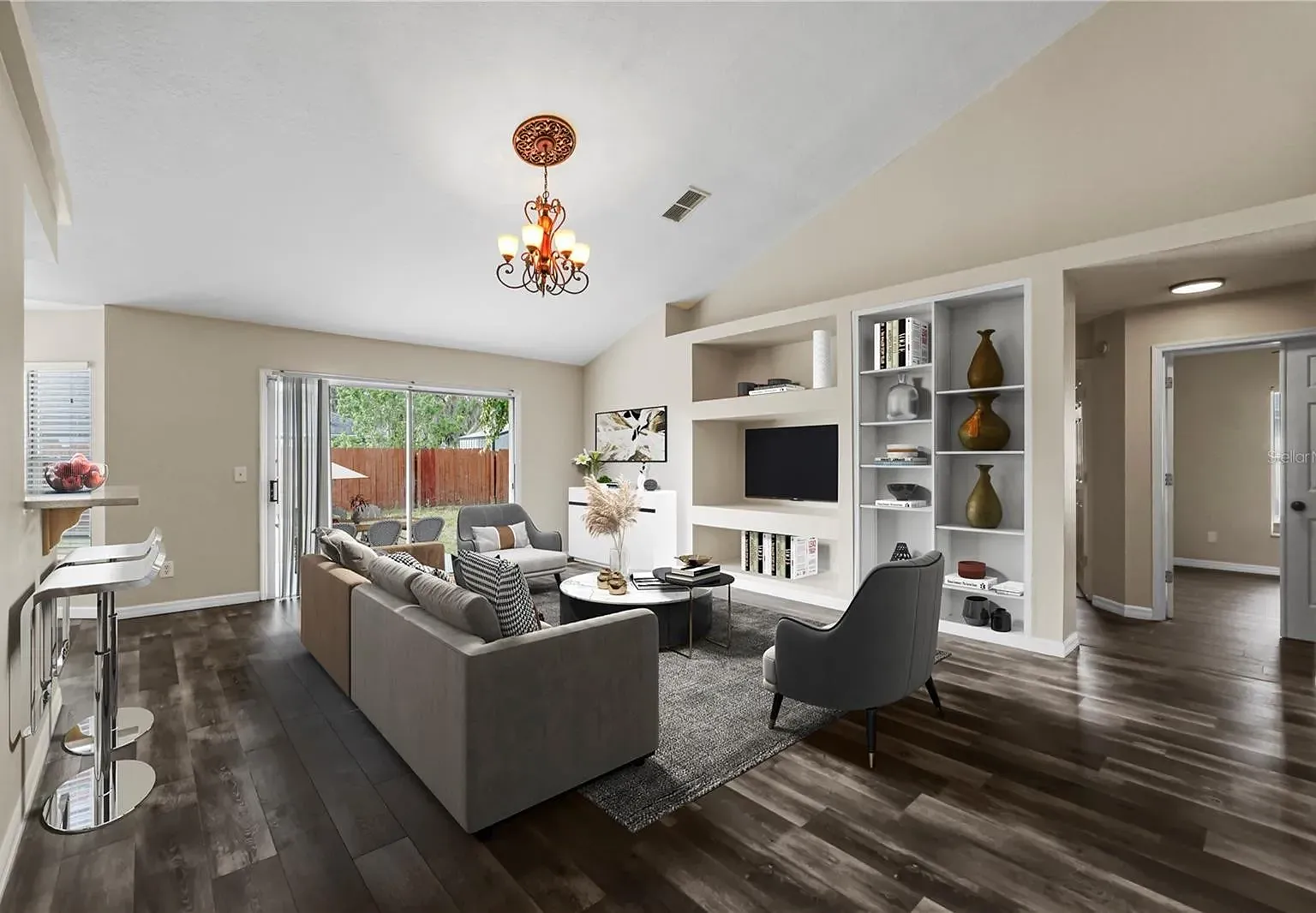 4 bed, 1824 sqft, $2,255 — Photo 2