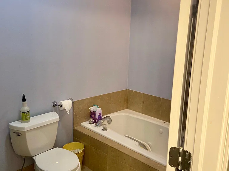 420 N Noble St #3 — Photo 12