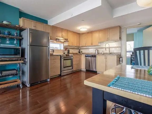 4th image of 121 Queen St #512