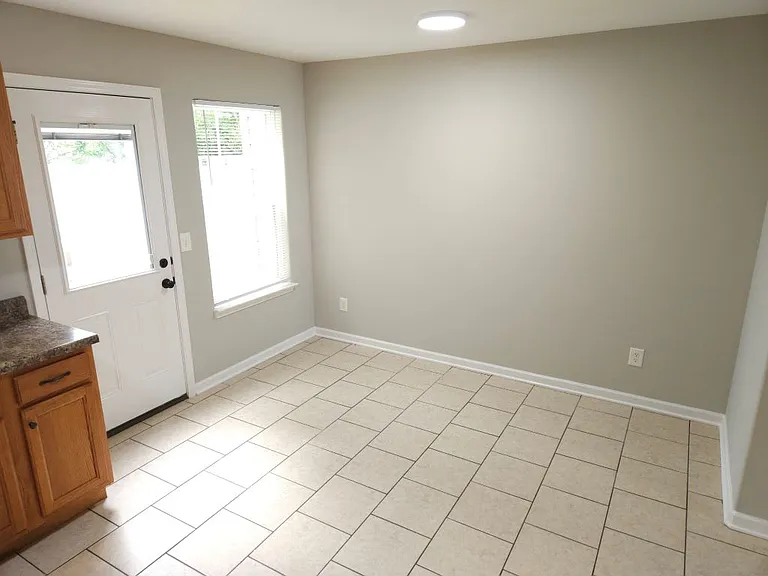 705 Crestland Ave #B7 — Photo 7