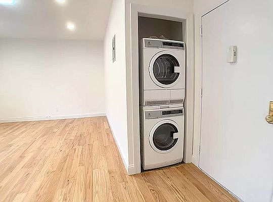 4th image of 317 W 121st St APT 3B