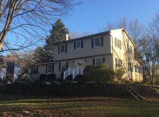 8 Richard Rd, Hyde Park, NY 12538