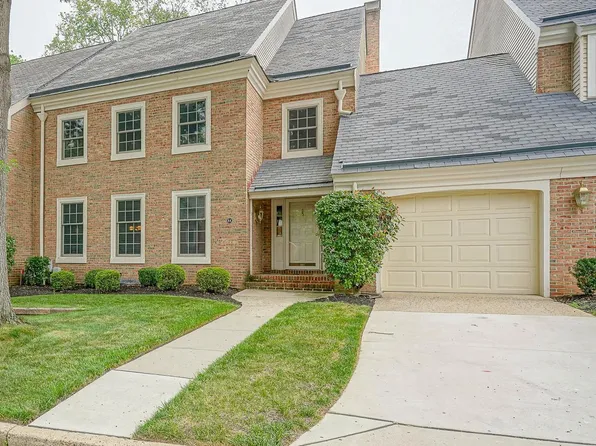 64 Foxwood Dr, Moorestown, NJ 08057