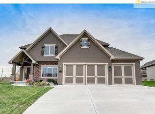 9131 N Walrond Ct, Kansas City, MO 64156