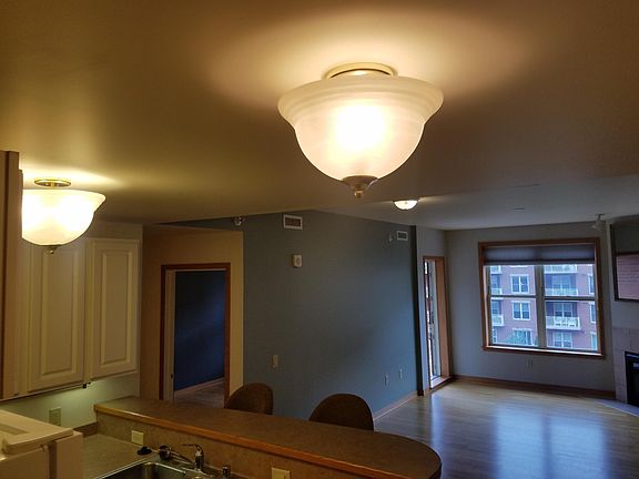 4th image of 360 W Washington Ave Unit 713
