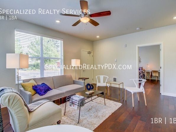 686 SE Spokane St APT 2