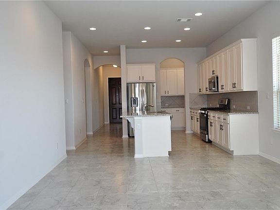 5th image of 804 Centerra Hills Cir