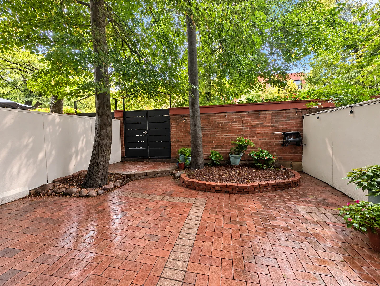 3 bed, 2.5 bath, 1600 sqft, $5,200 — Photo 3