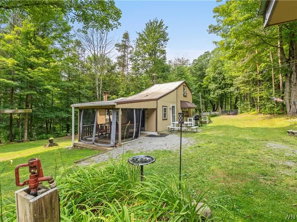 28 Treehaven Rd, Gainesville, NY 14066