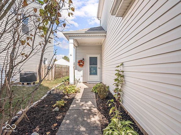 4th image of 464 Grabill Dr