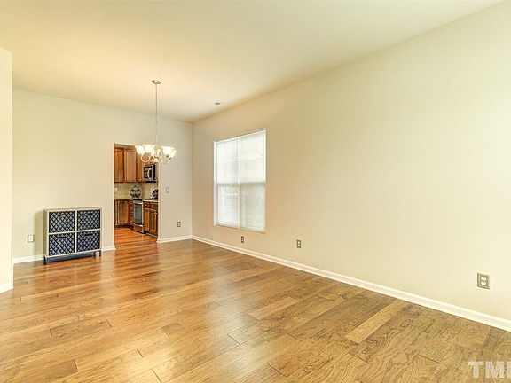 4th image of 2106 Woodsdale Dr
