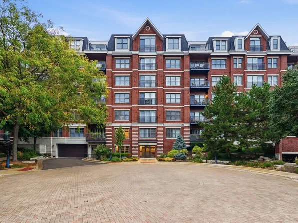 255 E Liberty Dr APT 603, Wheaton, IL 60187