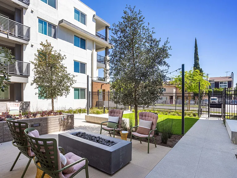 Alexan Noho West — Photo 94