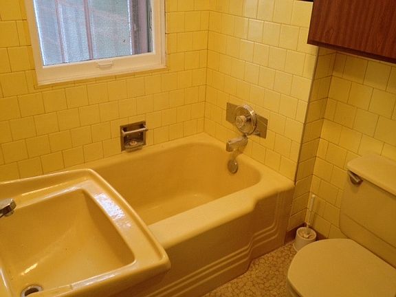 3rd image of 1648 Kemble Ave