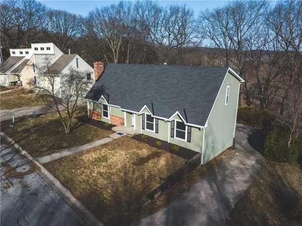 5506 NW Verlin Dr, Parkville, MO 64152