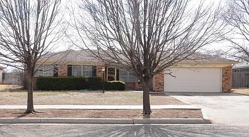 2705 John Dr — Photo 2