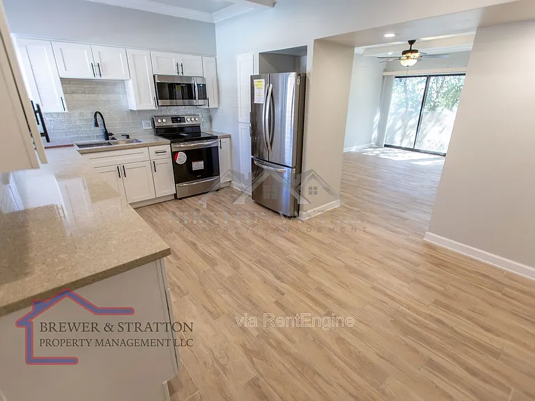 351 E Thomas Rd #D305 — Photo 1