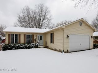 221 Eastgate Dr, Algonquin, IL 60102