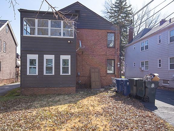 3rd image of 881 Eloise Dr