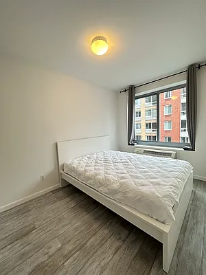 Rented by Avenues Real Estate | media 16