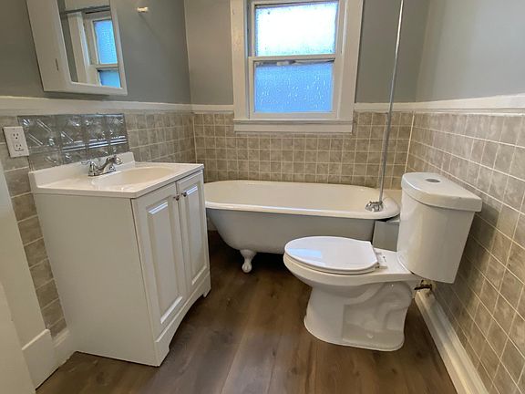 3rd image of 4433 W 30th St #Up