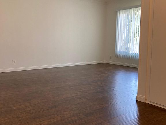 3rd image of 11124 Camarillo St #10