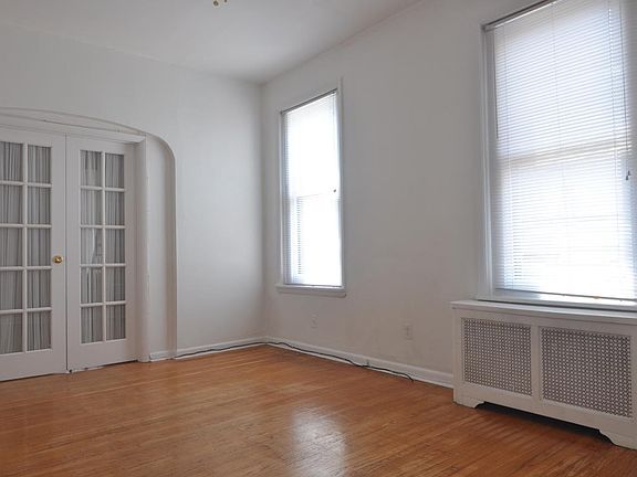 Spacious and bright living room!