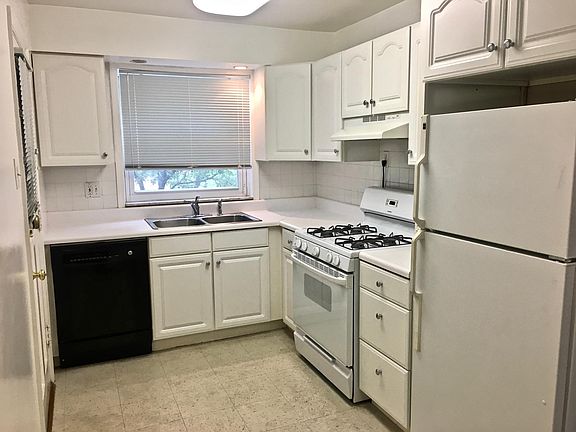 2nd image of 818 S Brentwood Blvd APT 1C