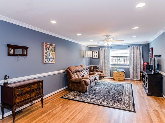 2nd image of 3416 Grove Ave #U21